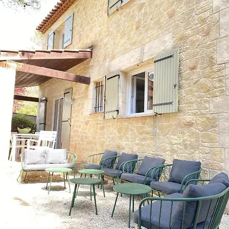 Domaine Du Mont Leuze * فيليوفرُنش سور مير