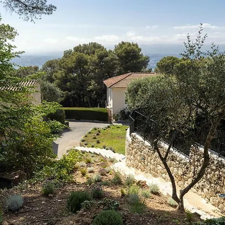 Domaine Du Mont Leuze منتزه العطل