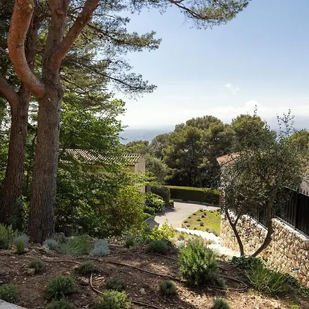 Domaine Du Mont Leuze منتزه العطل *